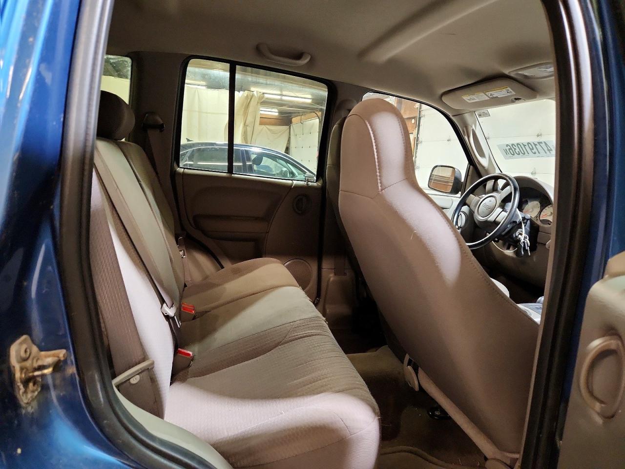 JEEP LIBERTY 2004 — 12