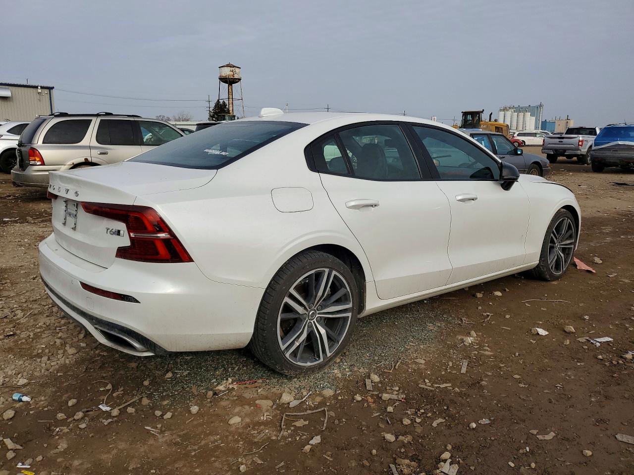 VOLVO S60 2019 — 4