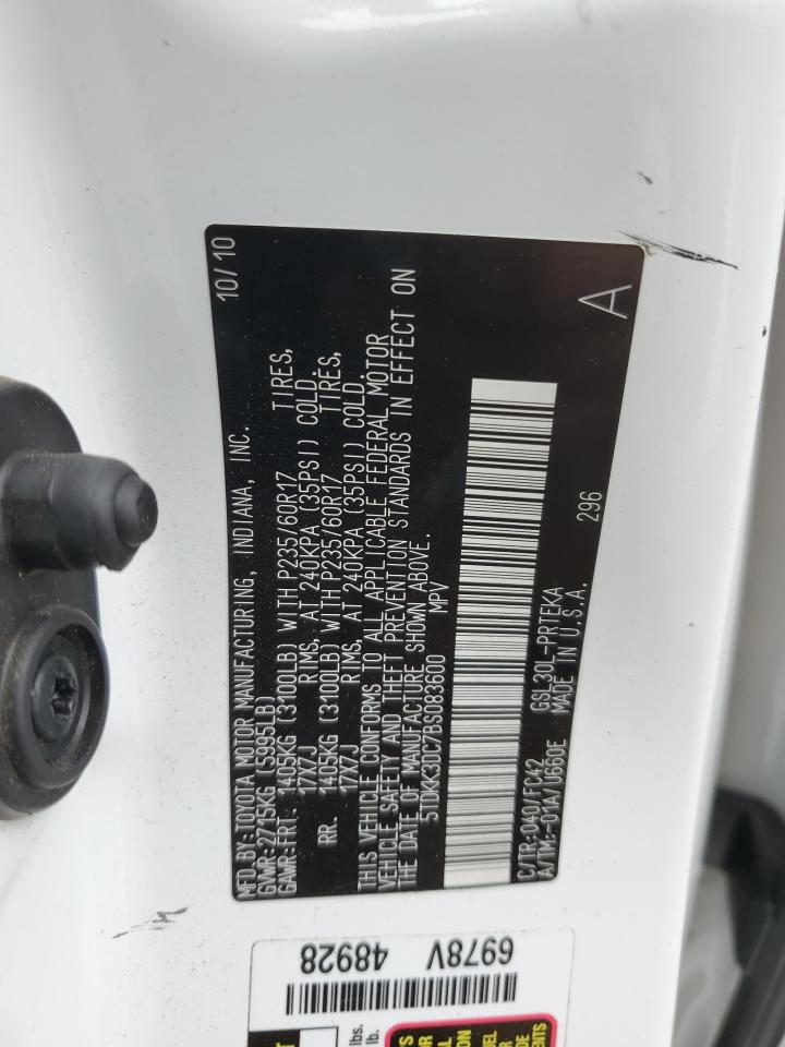 TOYOTA SIENNA LE 2011 — 14