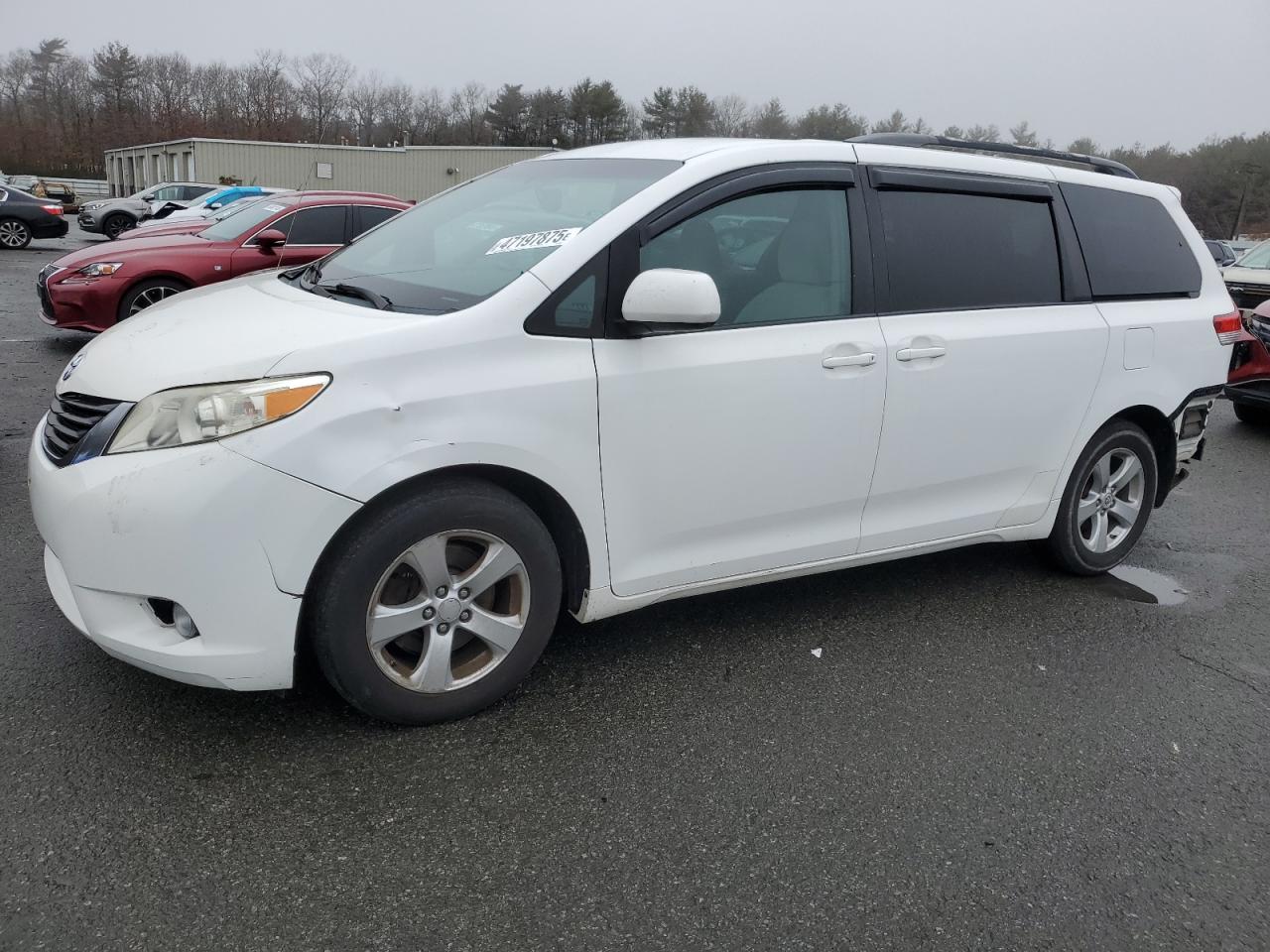 TOYOTA SIENNA LE 2011 — 2