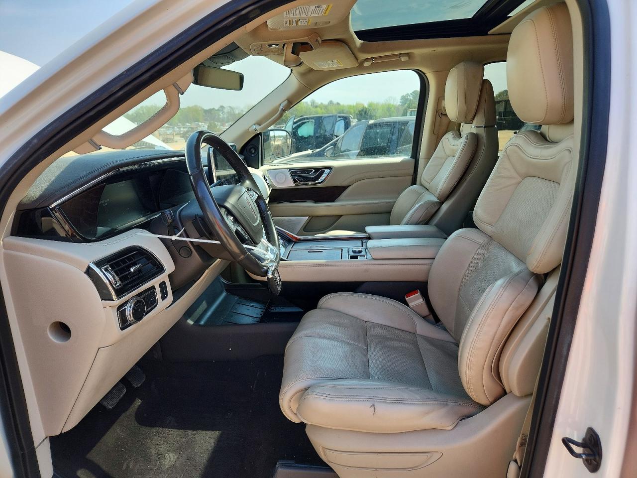 LINCOLN NAVIGATOR 2021 — 8