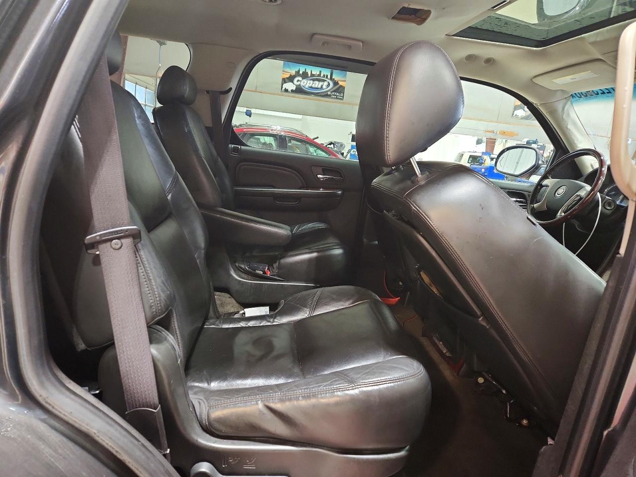 CADILLAC ESCALADE 2010 — 12