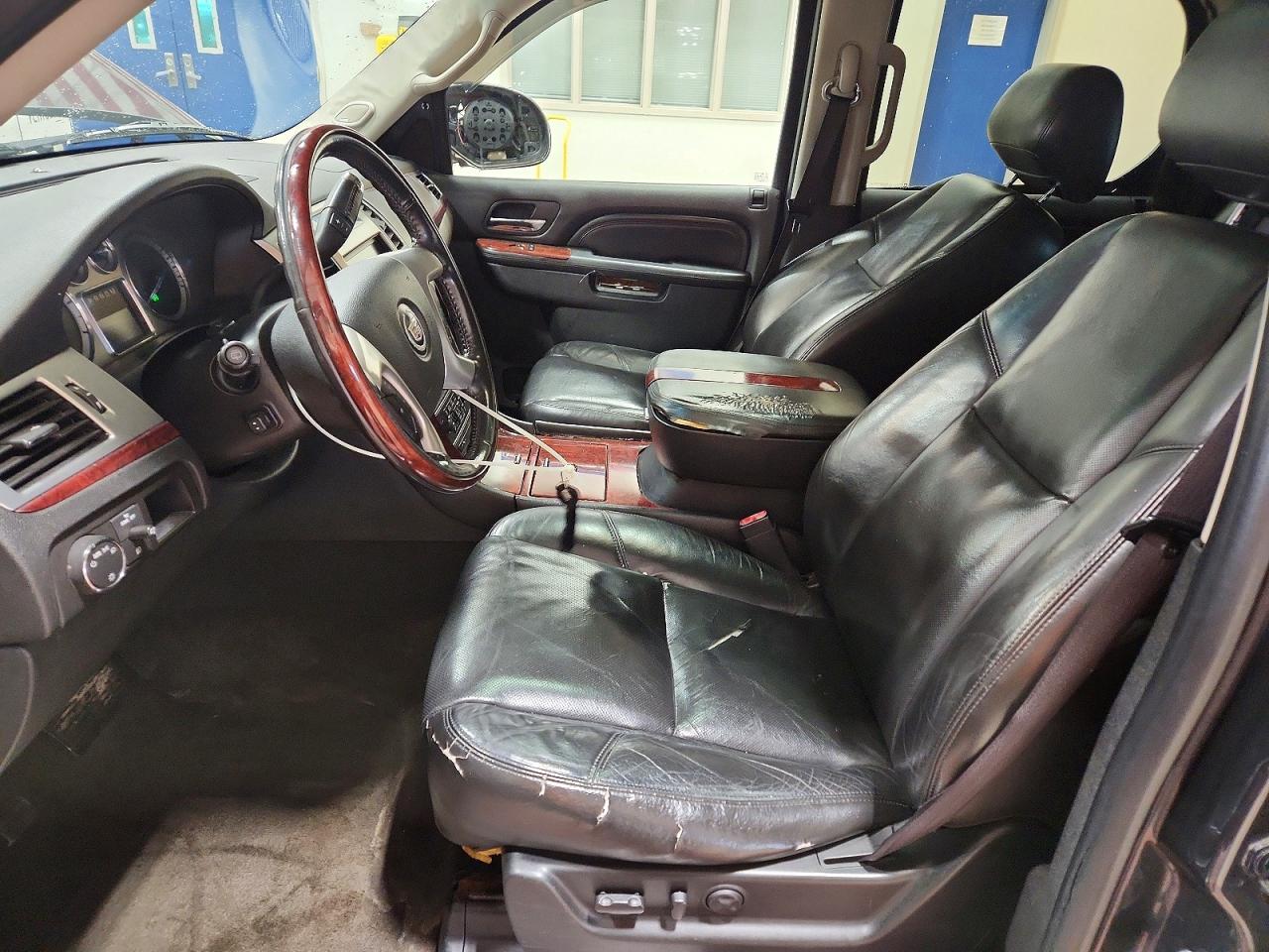 CADILLAC ESCALADE 2010 — 8