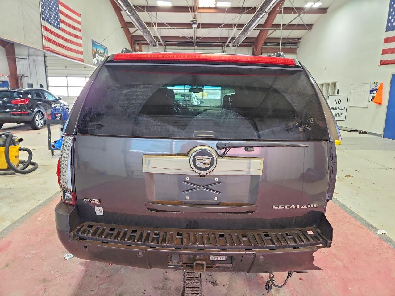 CADILLAC ESCALADE 2010 — 7