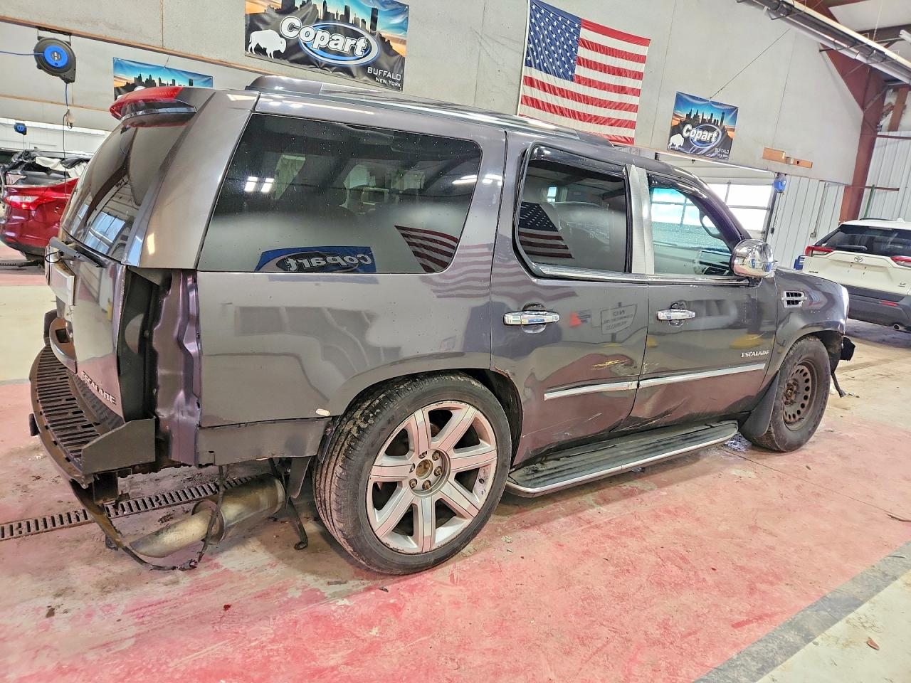 CADILLAC ESCALADE 2010 — 4