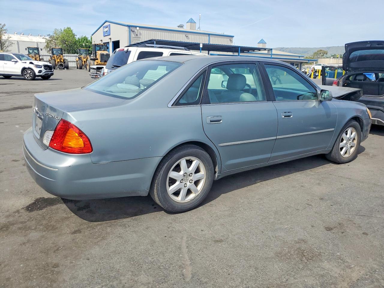 TOYOTA AVALON 2001 — 4