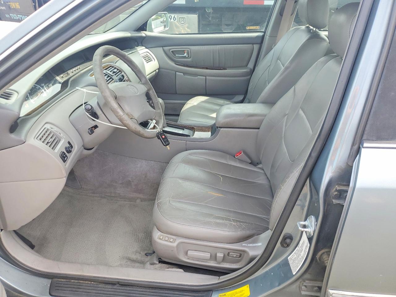 TOYOTA AVALON 2001 — 8