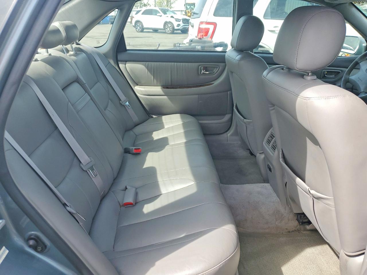 TOYOTA AVALON 2001 — 11