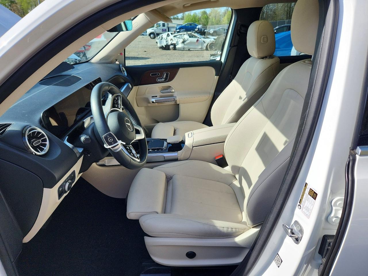 MERCEDES-BENZ EQB 2023 — 8