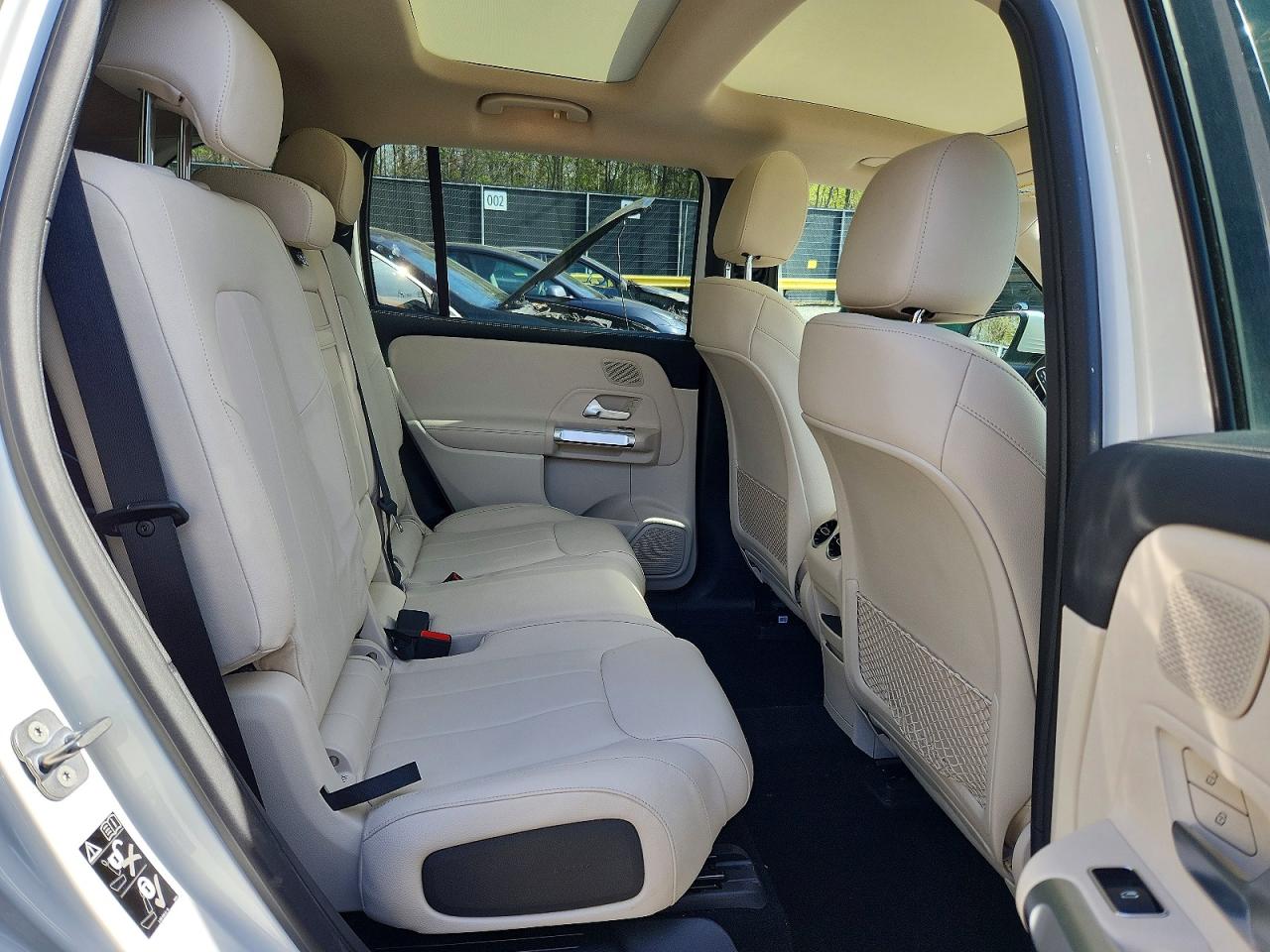 MERCEDES-BENZ EQB 2023 — 12