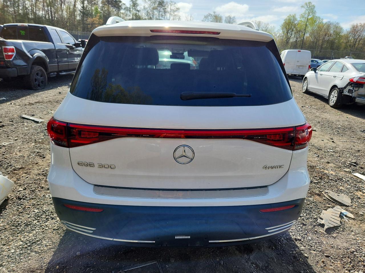 MERCEDES-BENZ EQB 2023 — 7