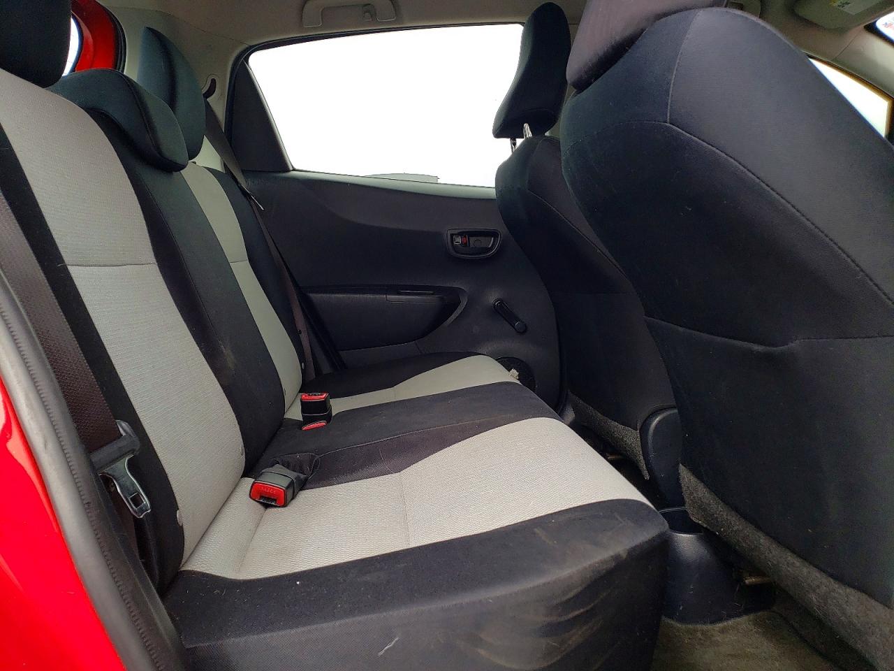 TOYOTA YARIS 2012 — 11