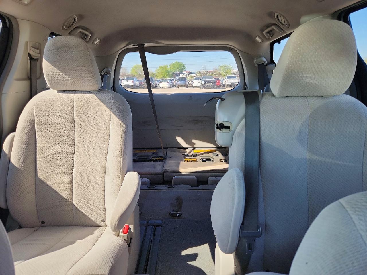 TOYOTA SIENNA 2012 — 11