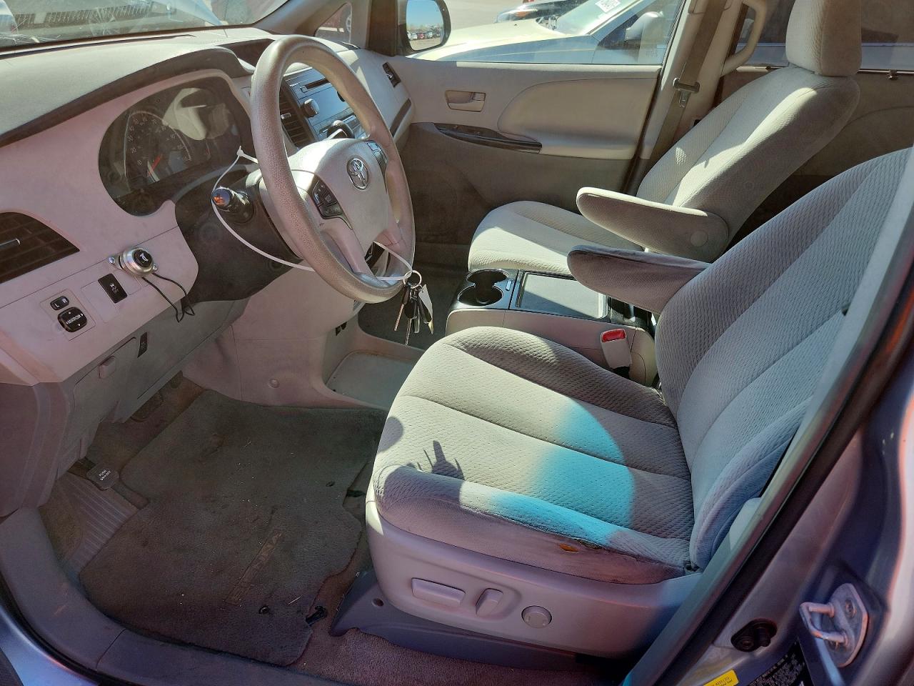 TOYOTA SIENNA 2012 — 8