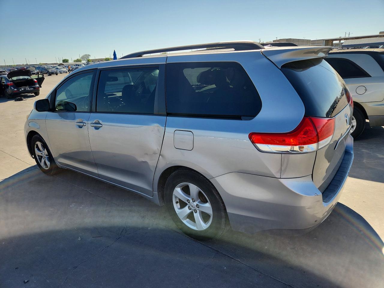 TOYOTA SIENNA 2012 — 3