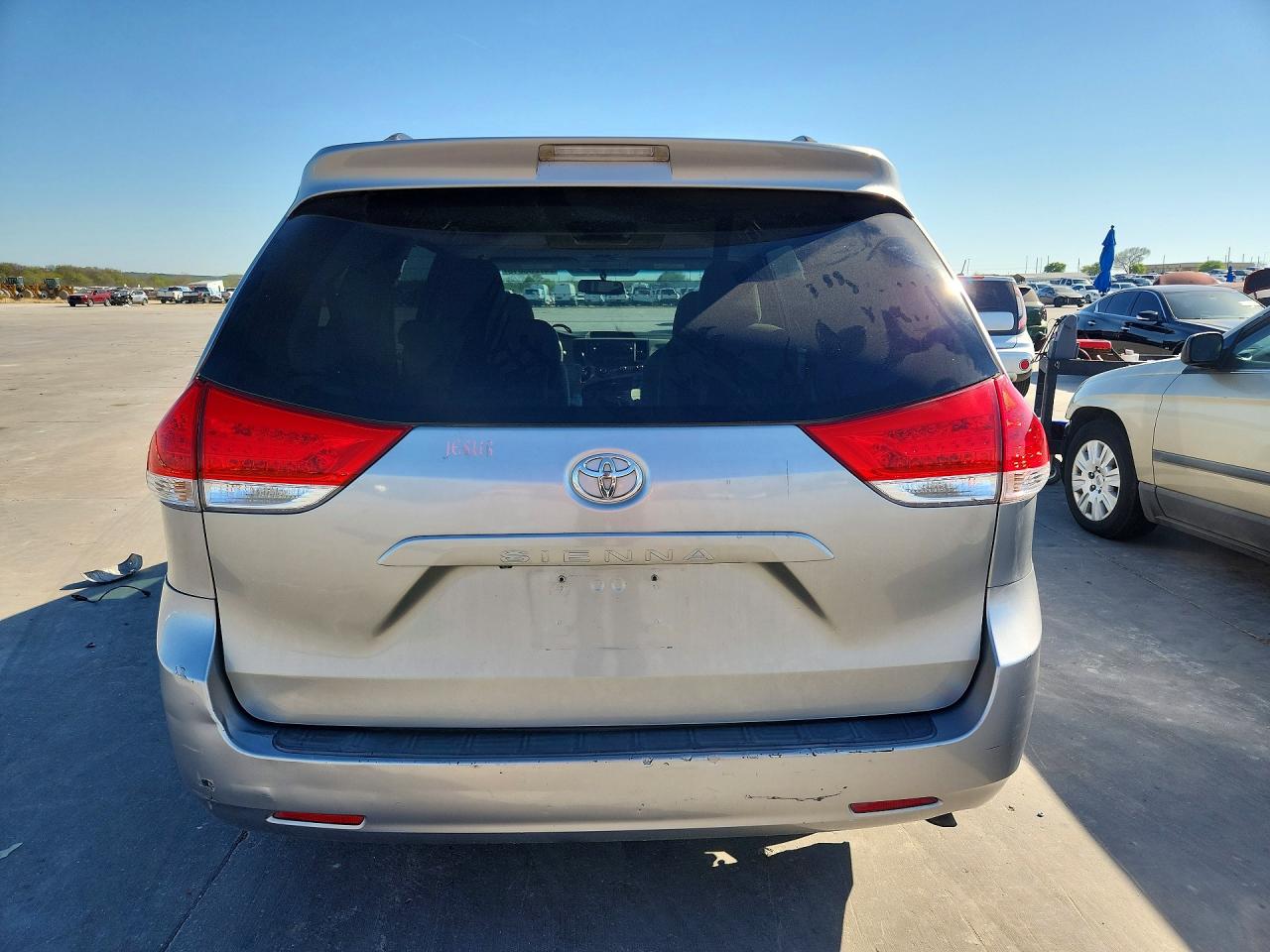 TOYOTA SIENNA 2012 — 7
