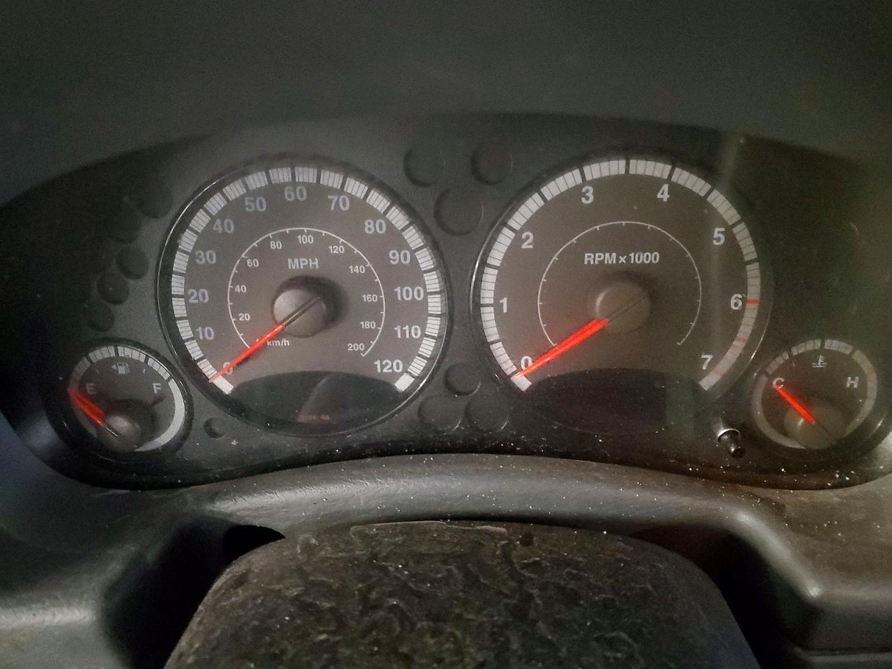 JEEP LIBERTY 2005 — 10