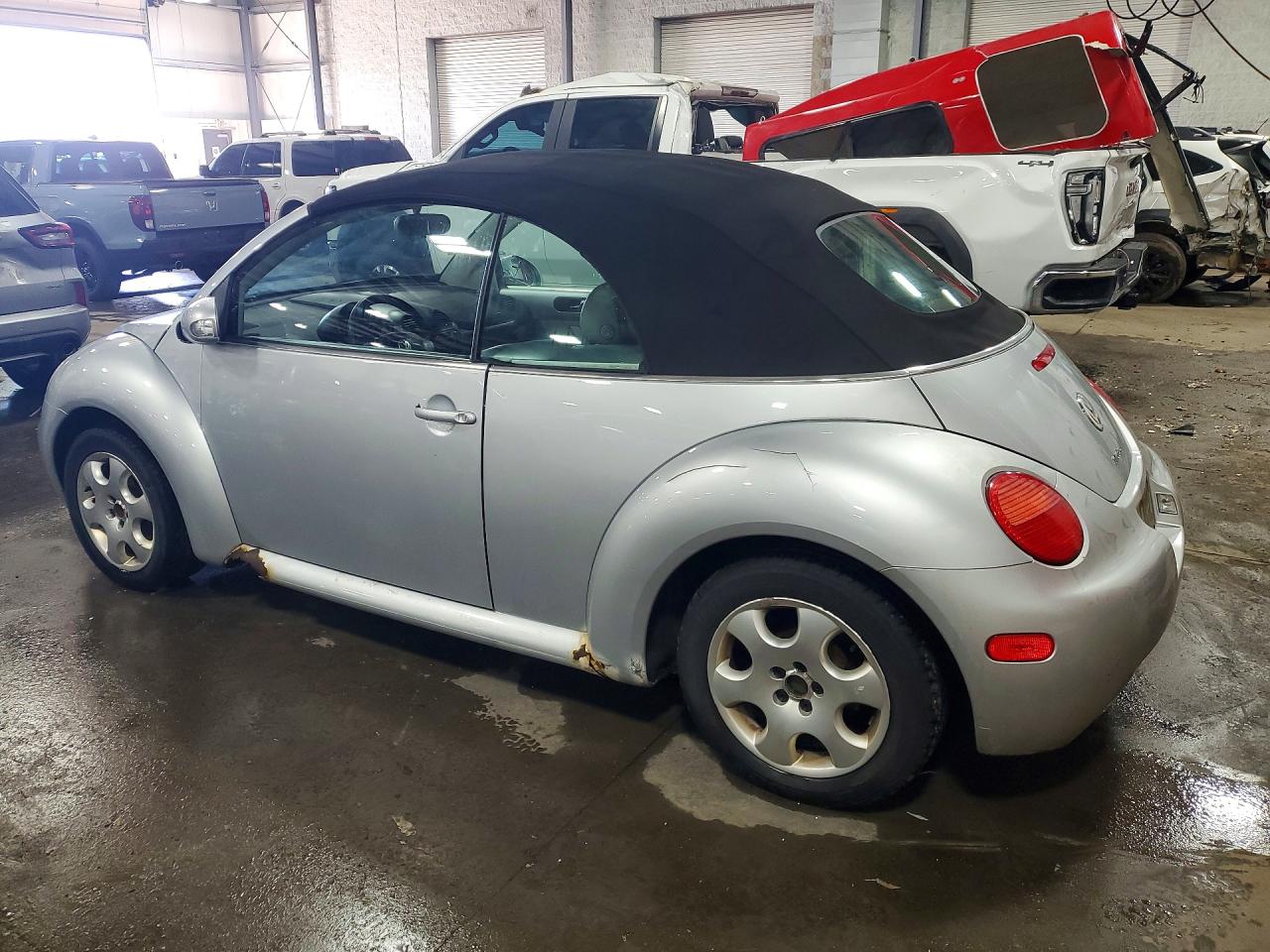 VOLKSWAGEN NEW BEETLE 2003 — 3