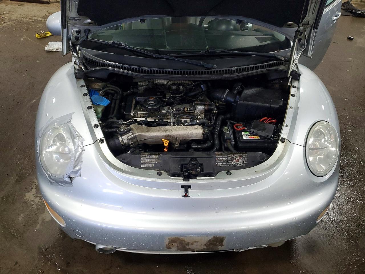 VOLKSWAGEN NEW BEETLE 2003 — 12