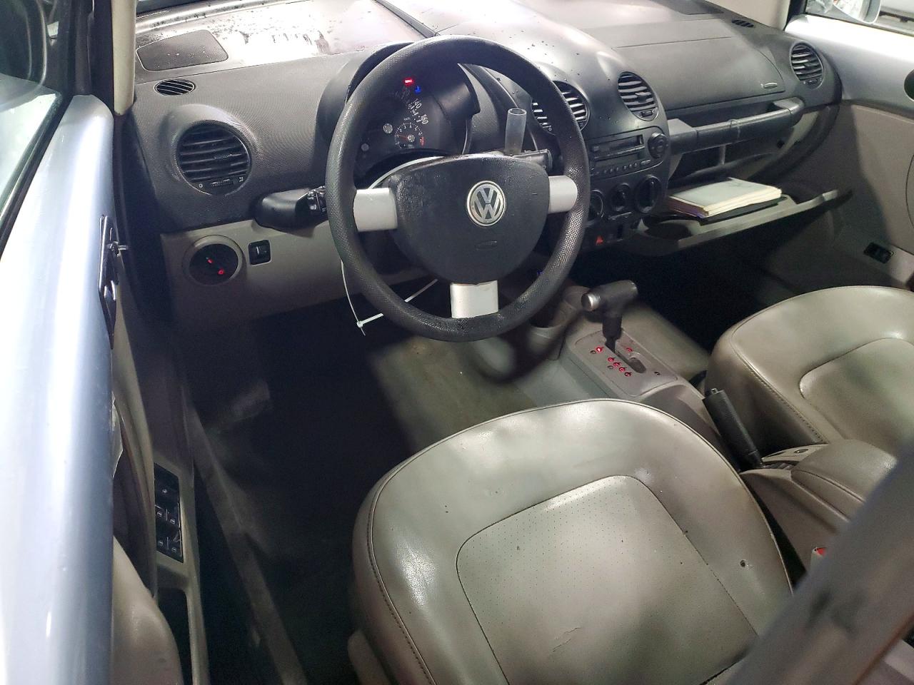 VOLKSWAGEN NEW BEETLE 2003 — 9