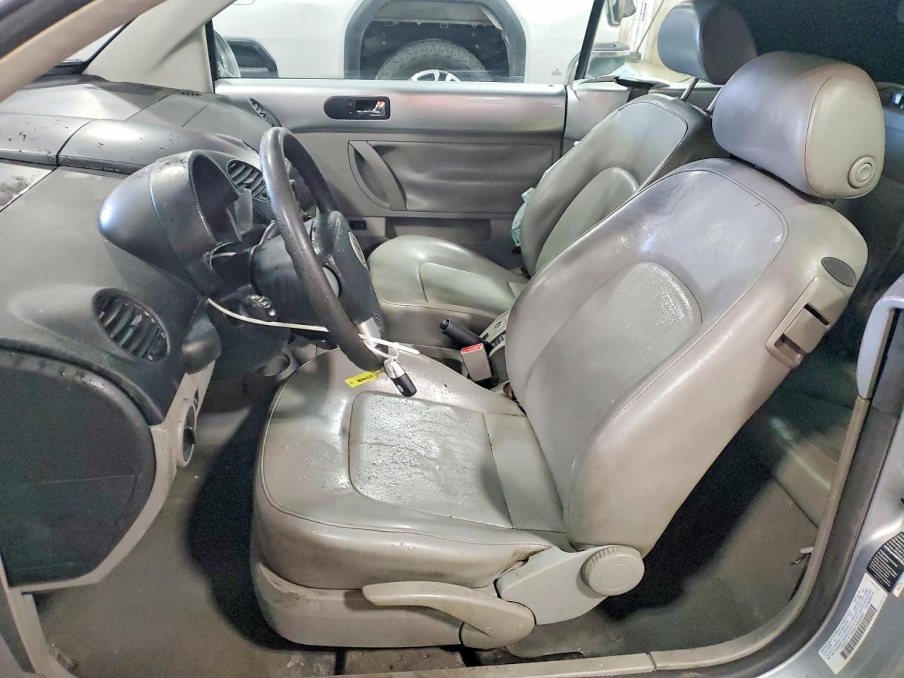 VOLKSWAGEN NEW BEETLE 2003 — 8