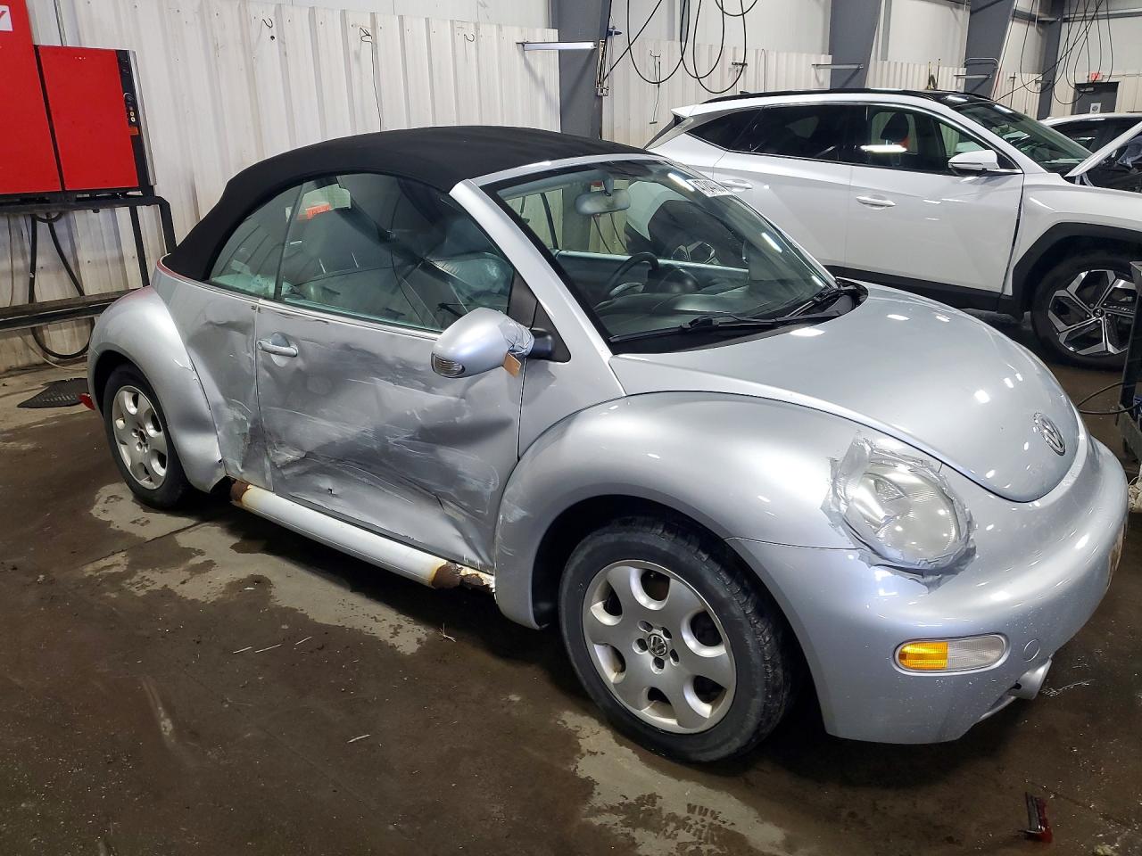 VOLKSWAGEN NEW BEETLE 2003 — 5