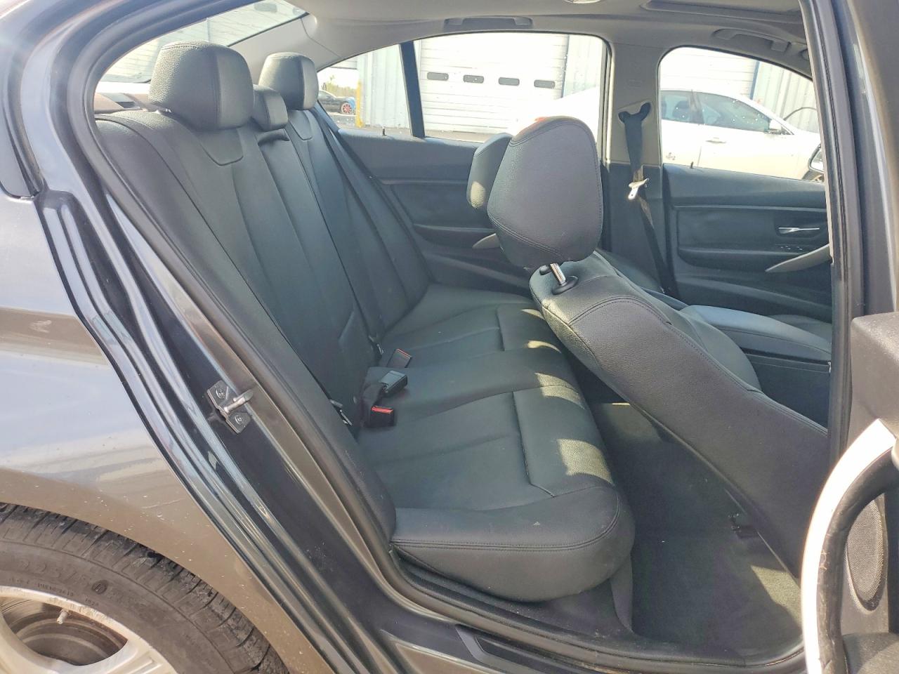 BMW 320 2013 — 11