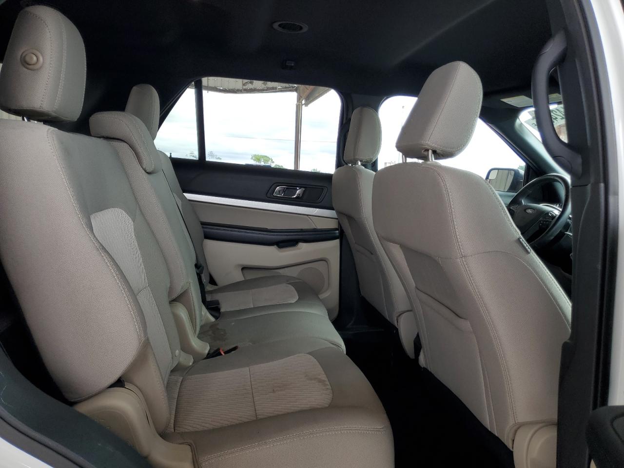 FORD EXPLORER 2018 — 12