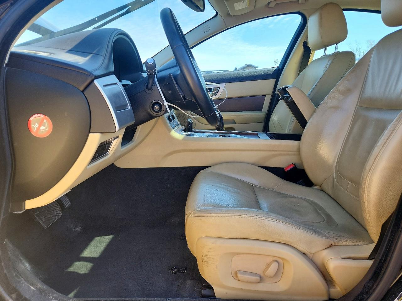 JAGUAR XF 2012 — 8