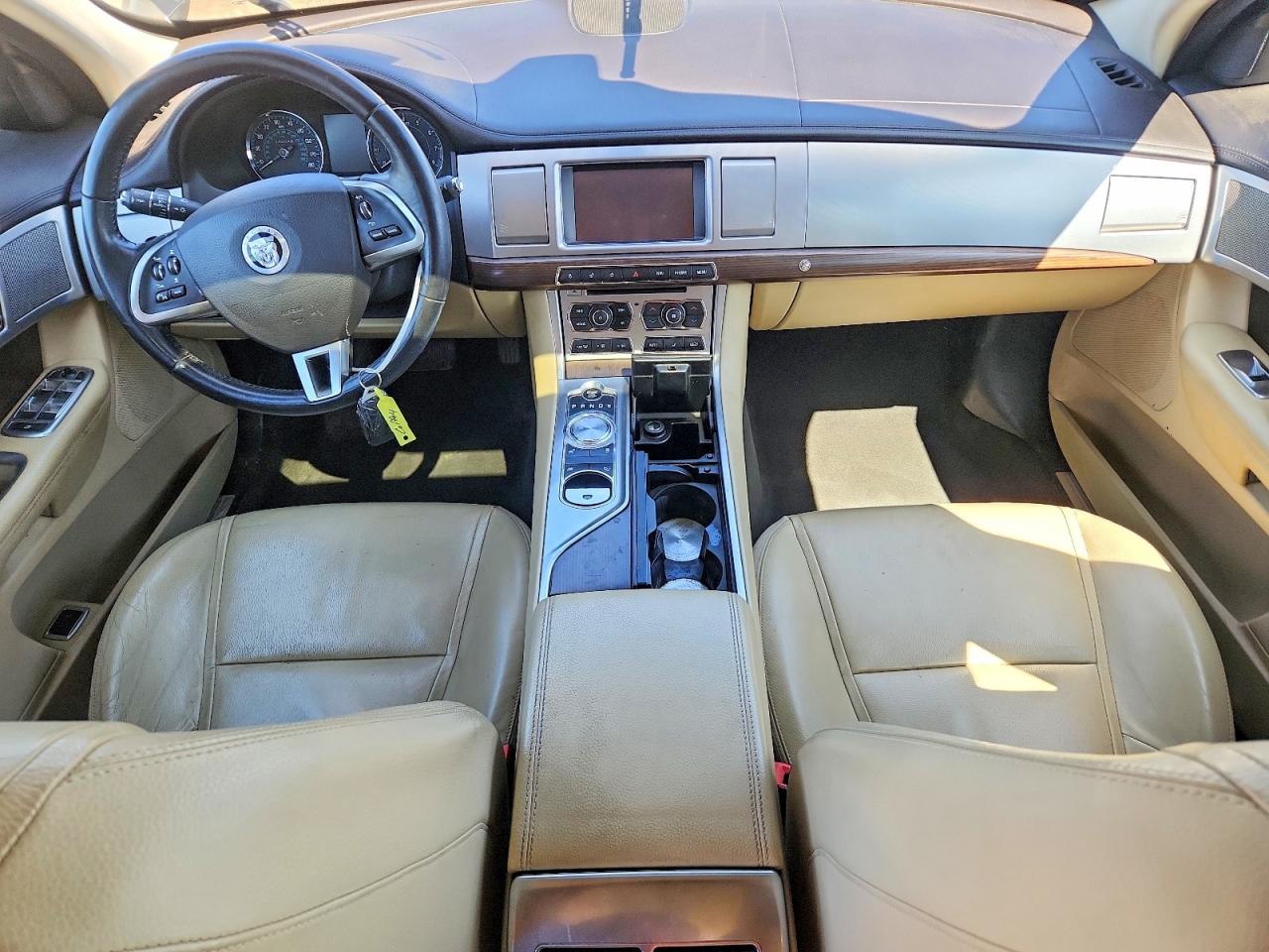 JAGUAR XF 2012 — 9