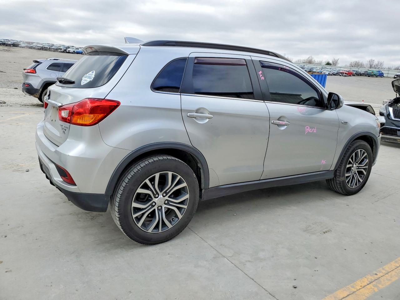 MITSUBISHI OUTLANDER SPORT 2018 — 4