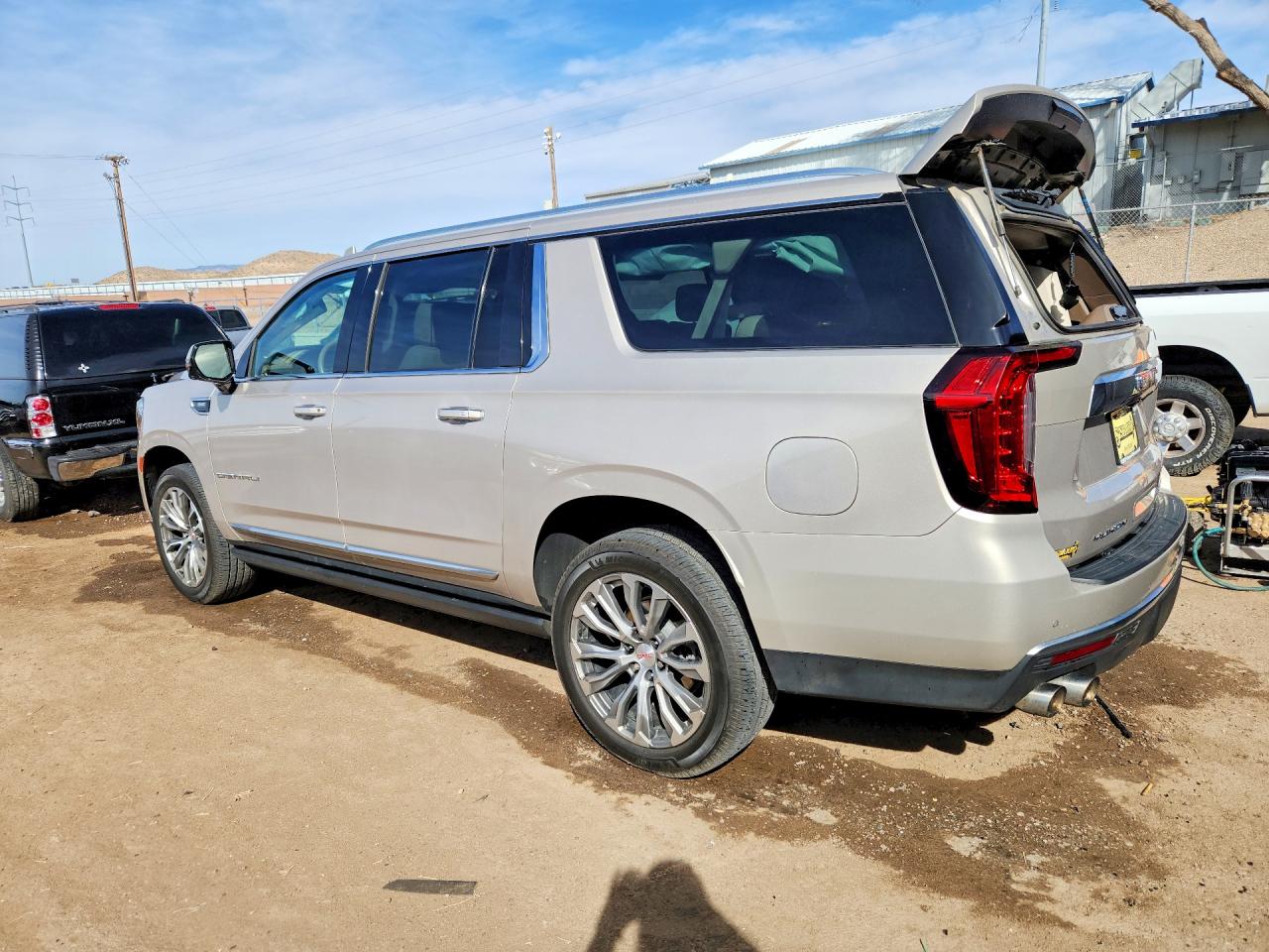 GMC YUKON XL 2021 — 3