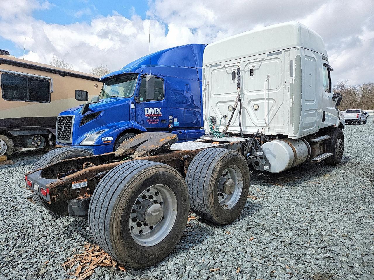 2019 FREIGHTLINER CASCADIA 116
