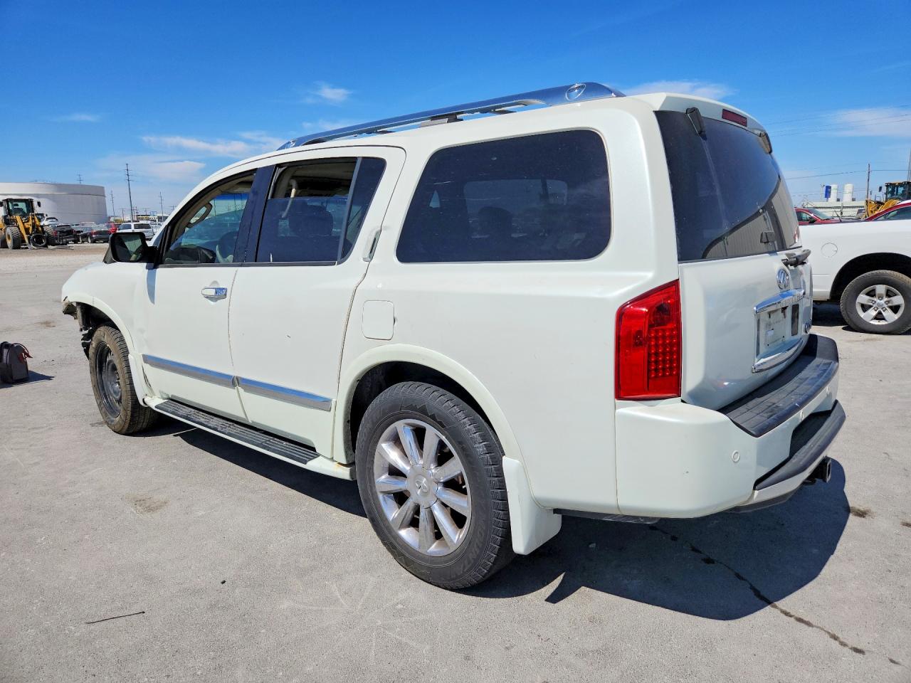 INFINITI QX56 2010 — 3