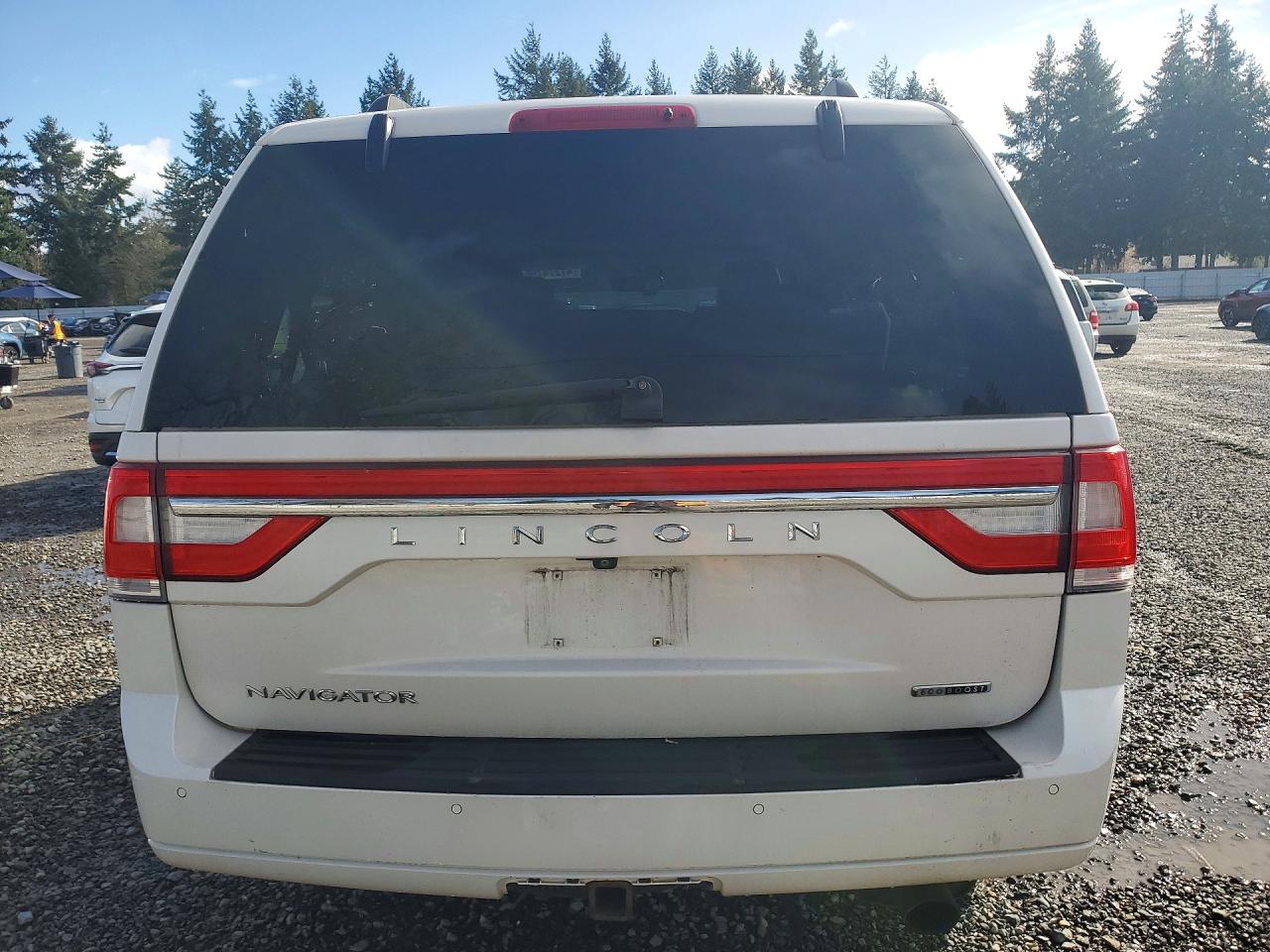LINCOLN NAVIGATOR 2015 — 7