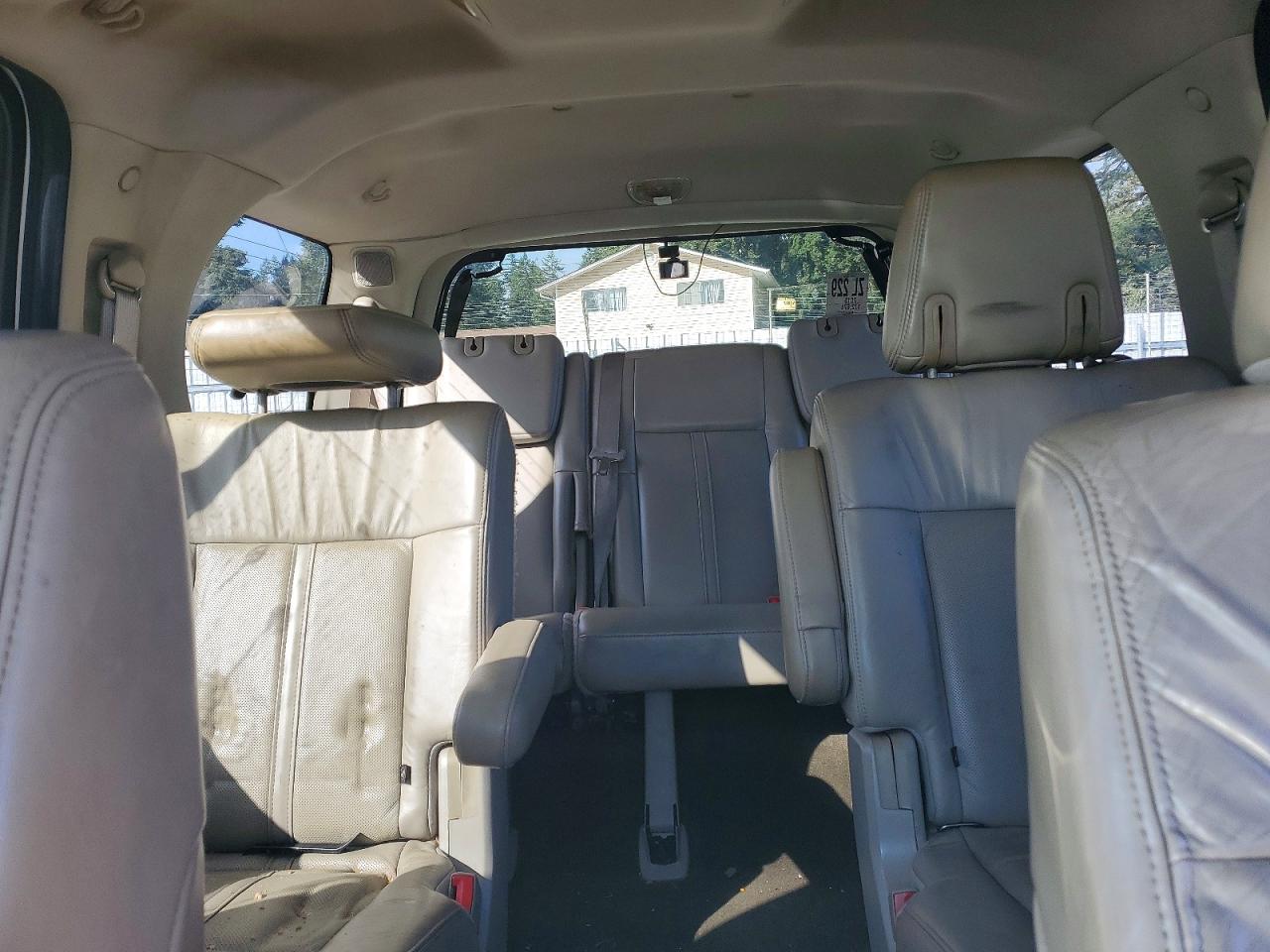 LINCOLN NAVIGATOR 2015 — 11