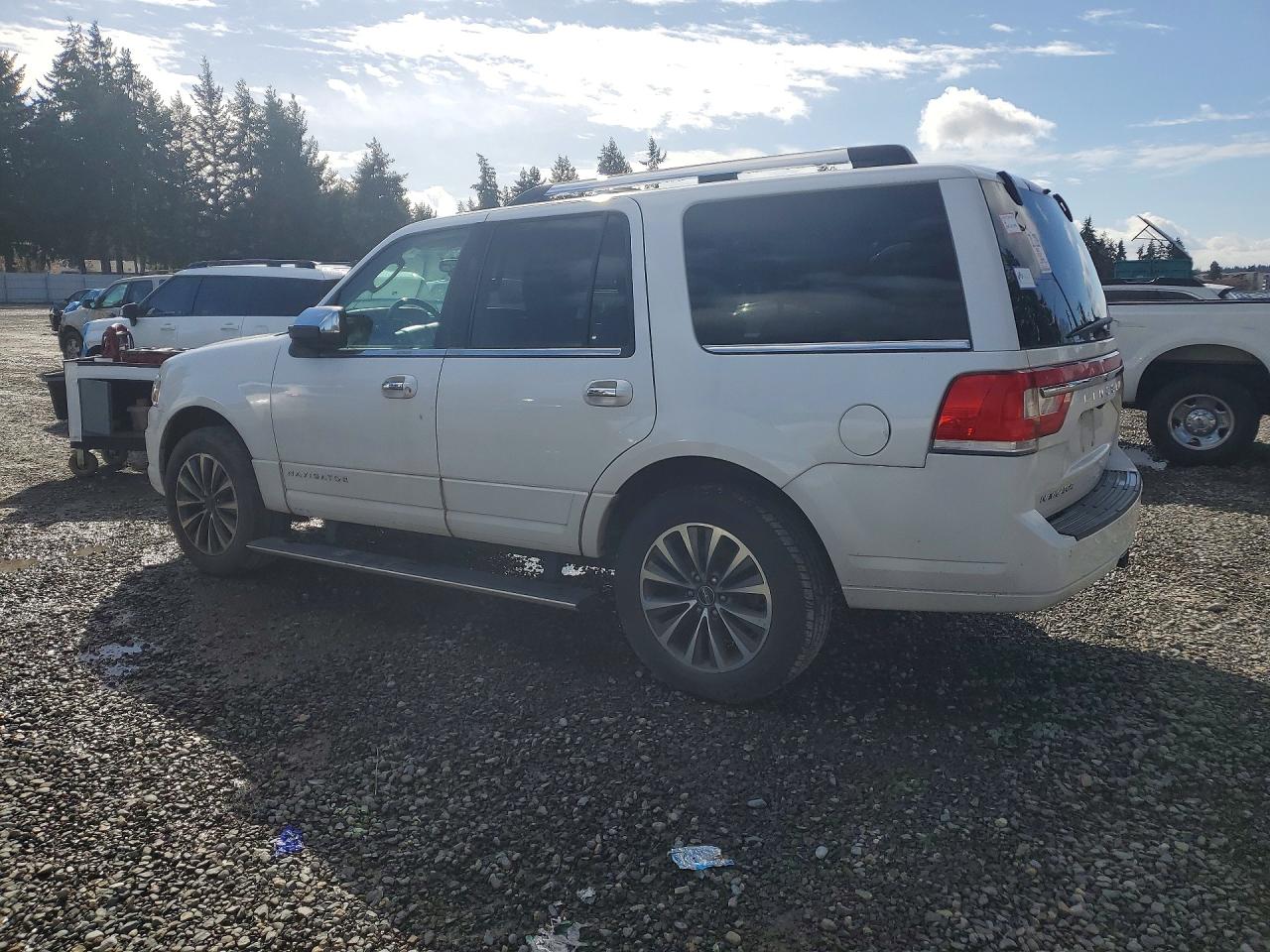 LINCOLN NAVIGATOR 2015 — 3