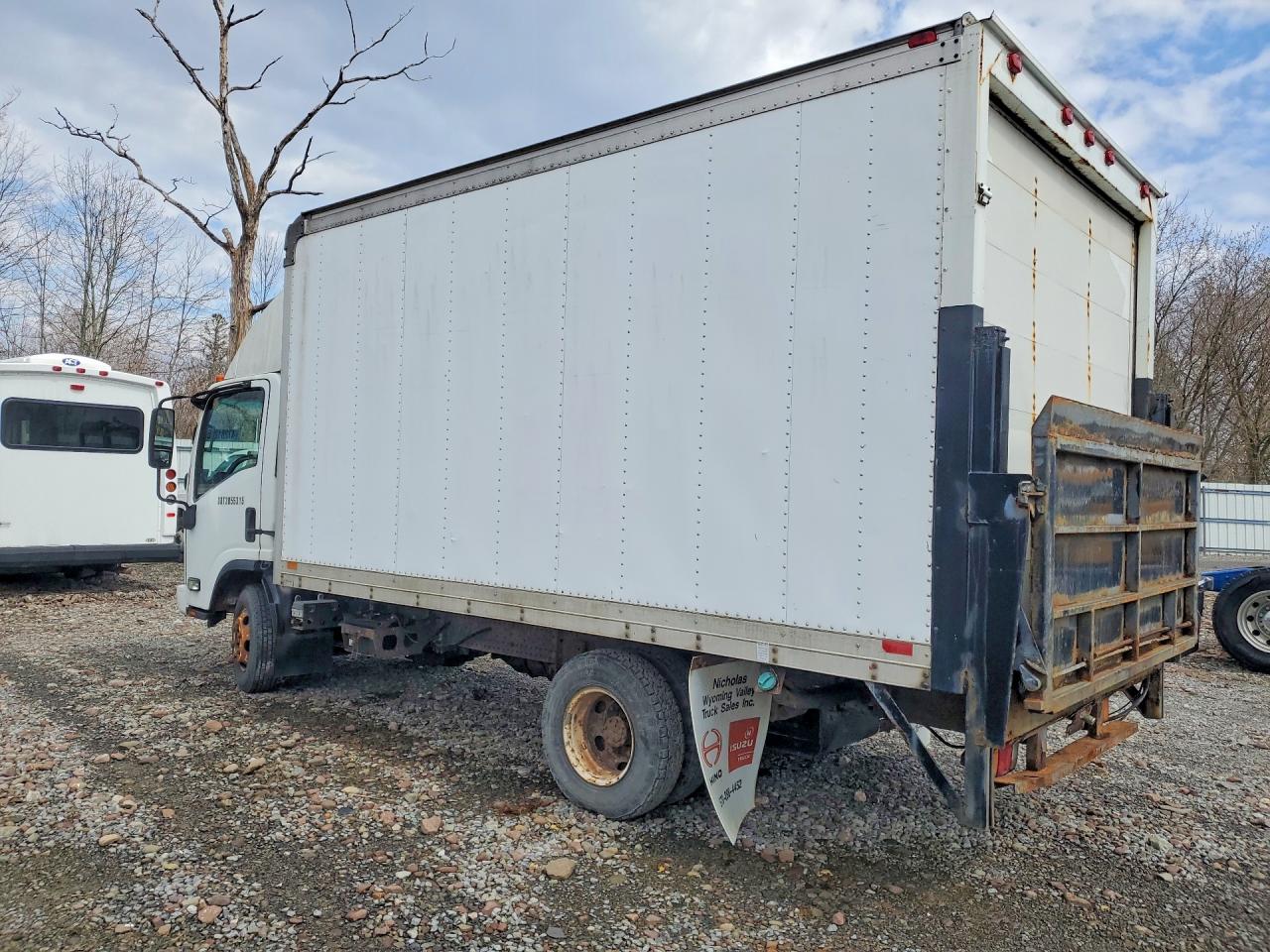 ISUZU NPR 2009 — 3