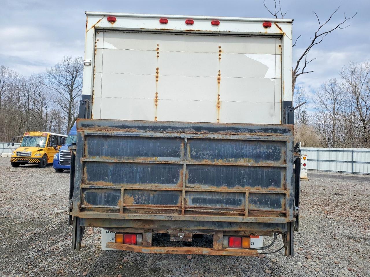 ISUZU NPR 2009 — 11