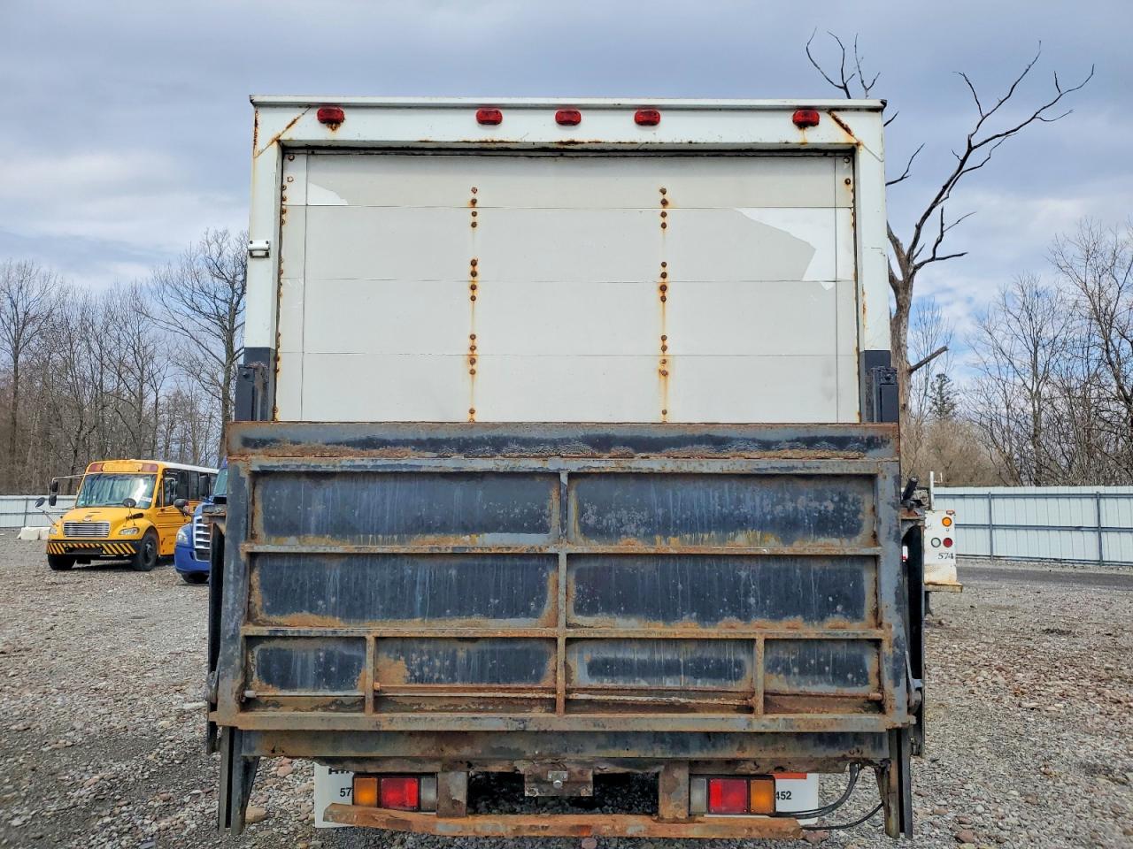 ISUZU NPR 2009 — 12