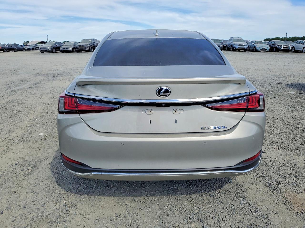 LEXUS ES 300H 2020 — 7