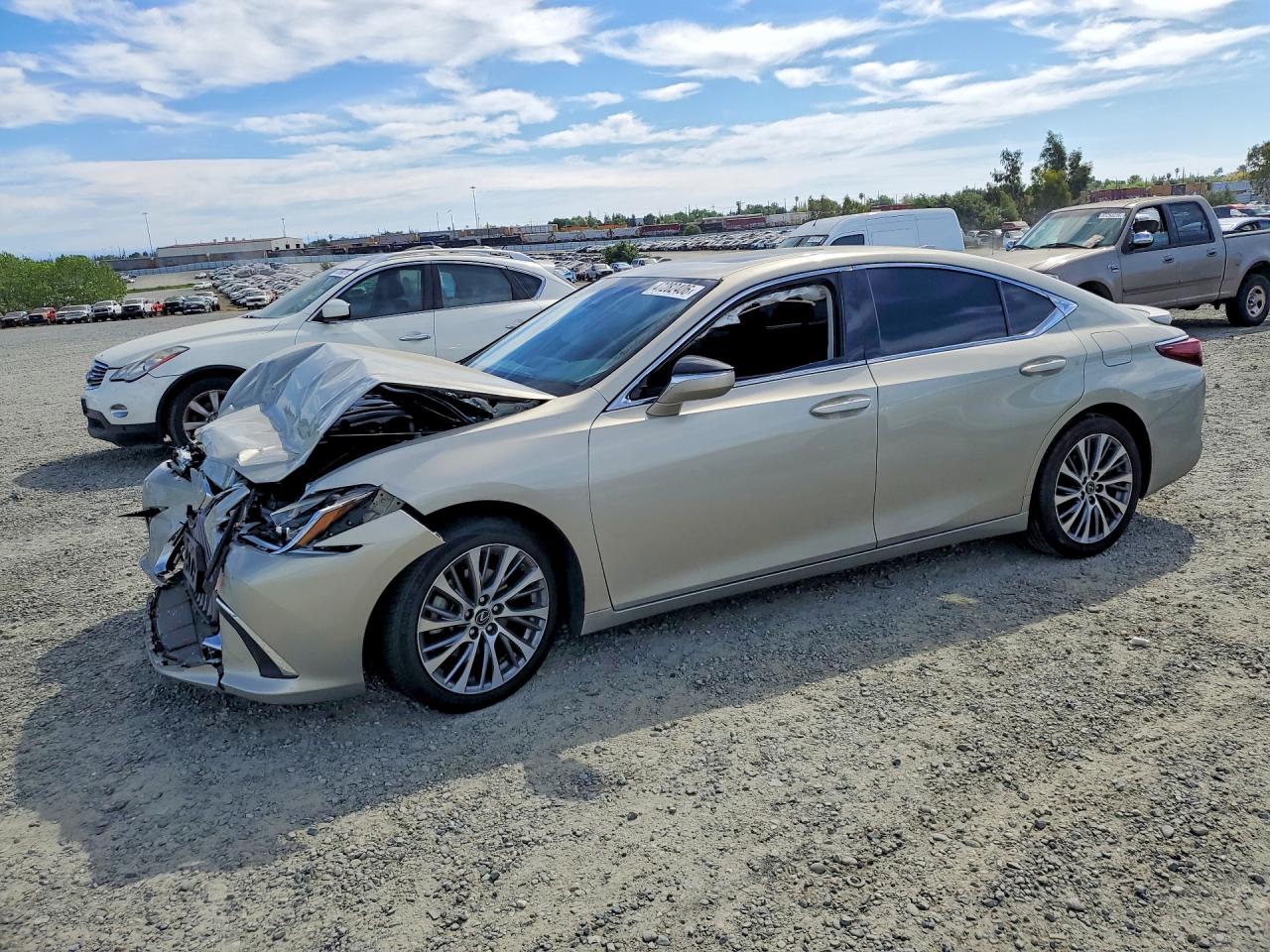 LEXUS ES 300H 2020 — 2