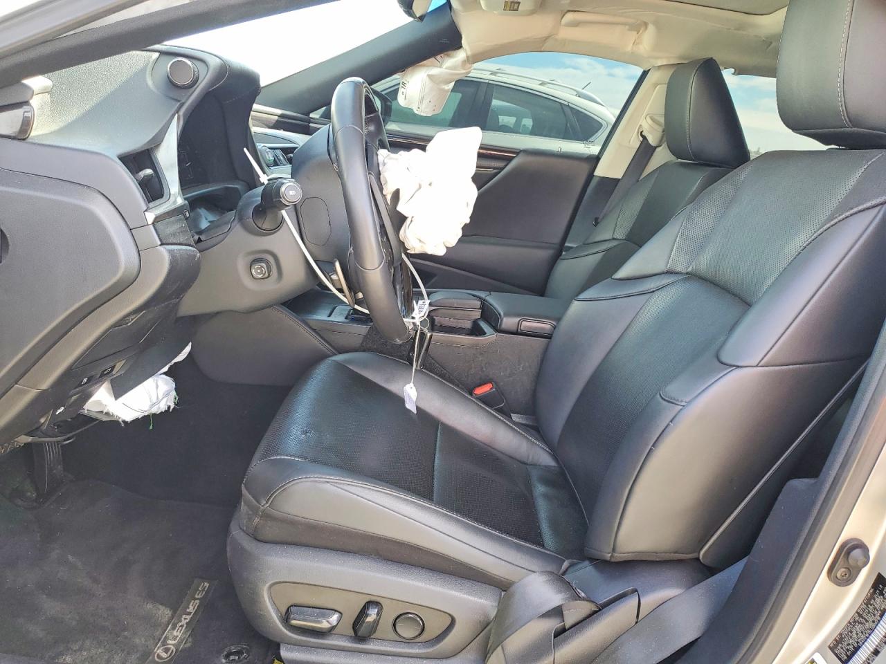 LEXUS ES 300H 2020 — 8