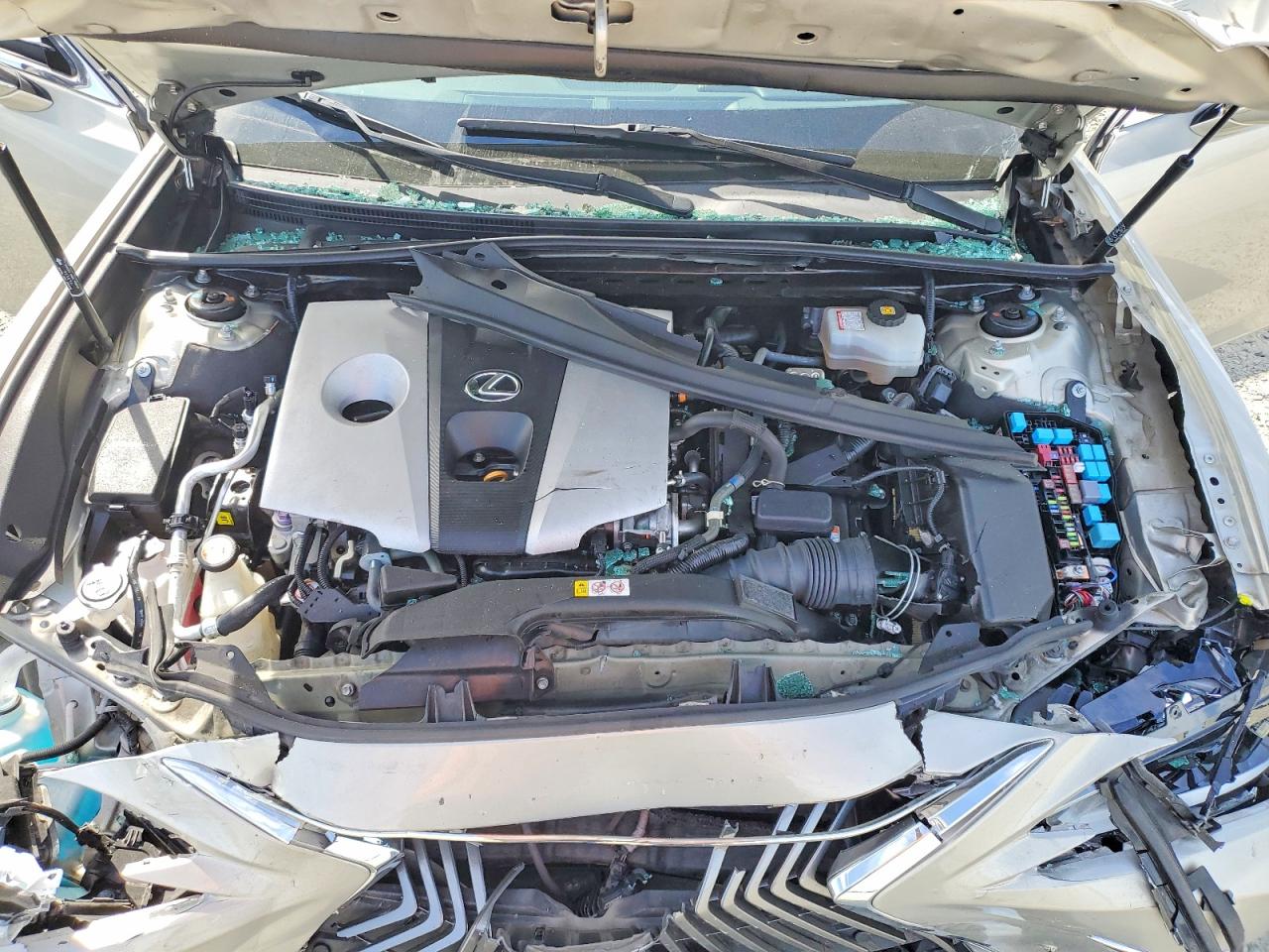 LEXUS ES 300H 2020 — 12