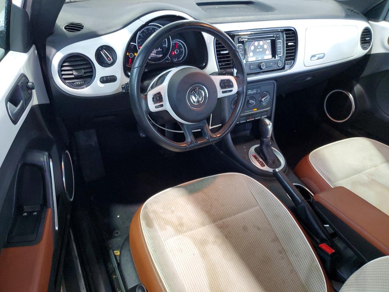 VOLKSWAGEN BEETLE 2015 — 9