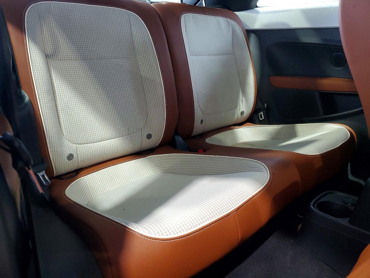 VOLKSWAGEN BEETLE 2015 — 11