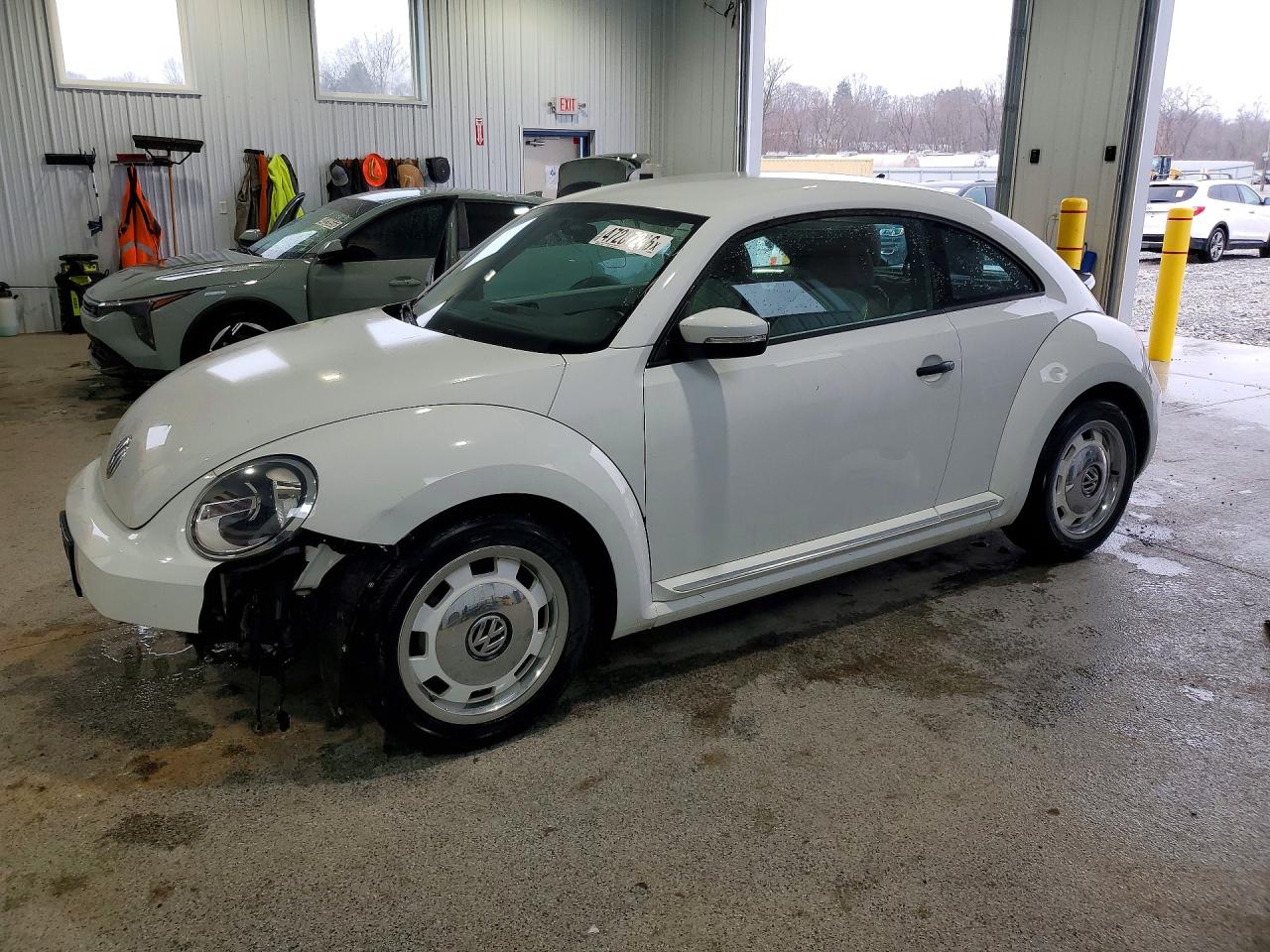 VOLKSWAGEN BEETLE 2015 — 2