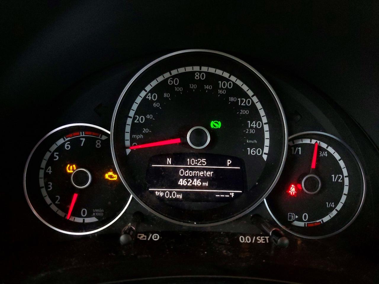 VOLKSWAGEN BEETLE 2015 — 10