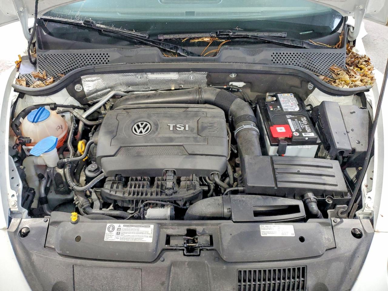 VOLKSWAGEN BEETLE 2015 — 12