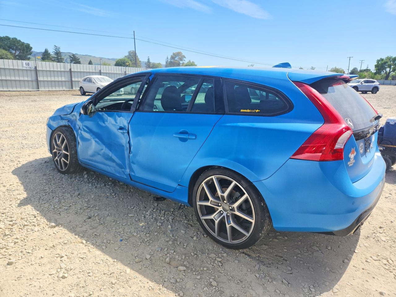 VOLVO V60 2015 — 3